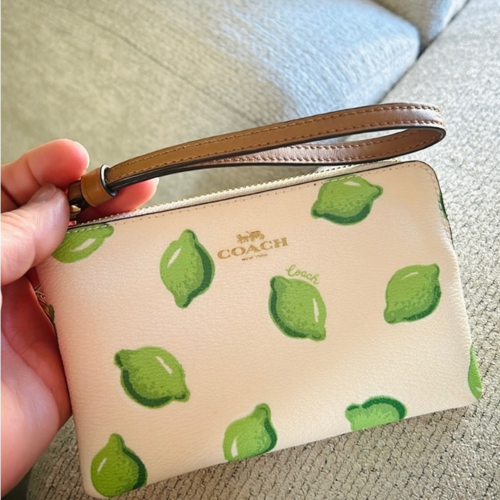 NWOT Coach Wristlet Wallet White Green With Lemon Print